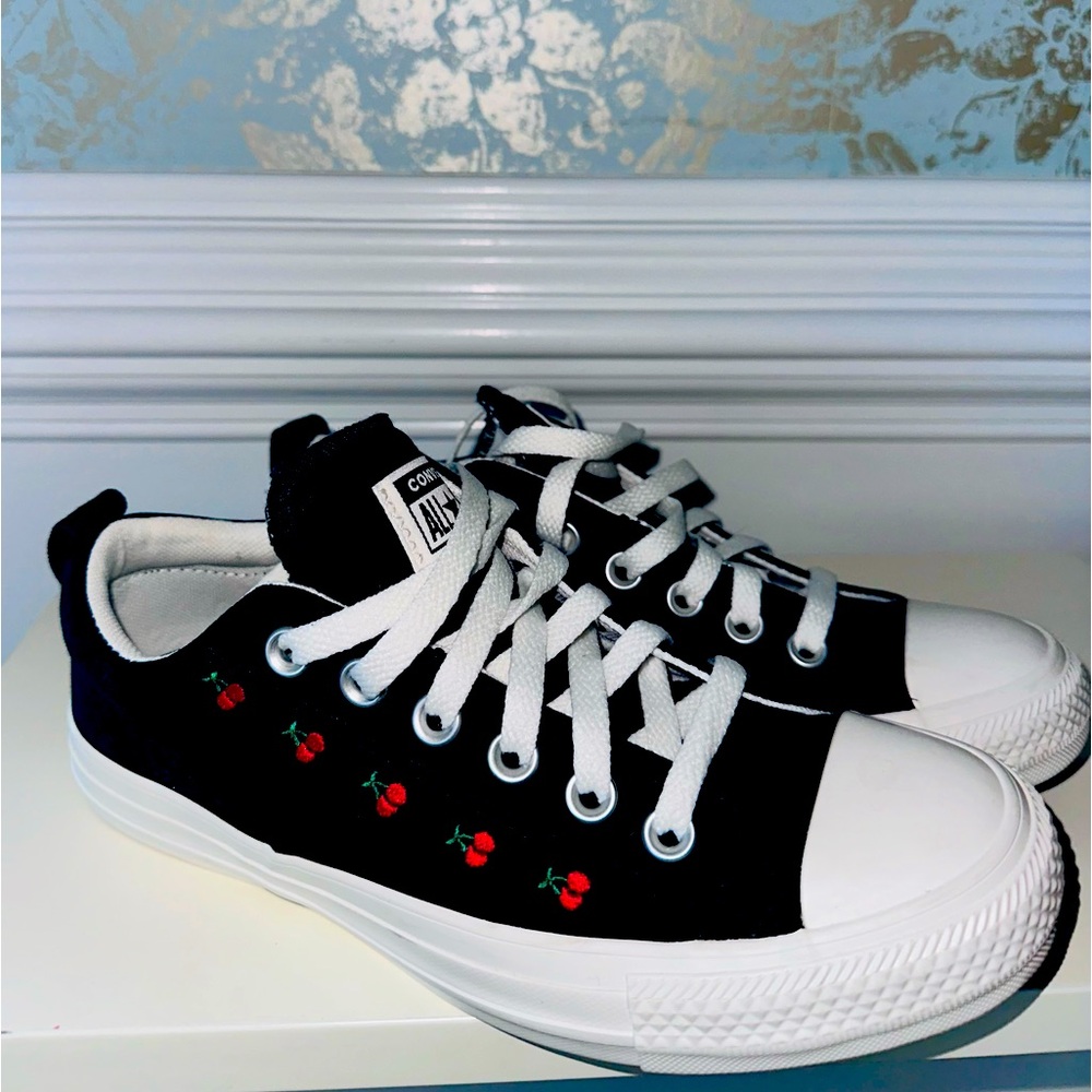 WOMEN'S CONVERSE CHUCK TAYLOR ALL STAR MADISON OX CHERRY SNEAKERS